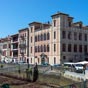 La maison dite de l'Infante ou maison Haraneder, fut la demeure d'Anne d'Autriche, où l'Infante Marie-Thérèse logea quelques nuits. Le nom initial de la maison est Joanoenia, c'est-à-dire la maison de Jeannot de Haraneder, d'une famille d'armateurs enrich